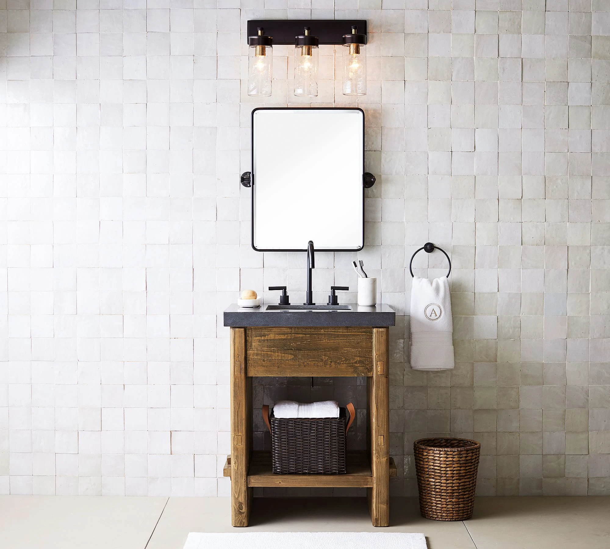 Miroir de salle de bains fait sur commande de miroir de toilette de luxe moderne de décor de mur d'hôtel gracieux